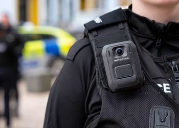 A bodycam V500 habilitada para LTE oferece captura de vídeo e áudio de alta qualidade e é equipada com recursos opcionais de pré e pós-gravação.