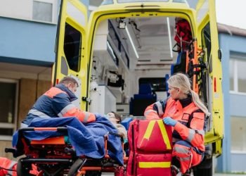 O software agiliza o trabalho nas salas de controle, coletando e resumindo dados críticos em tempo real, facilitando o trabalho dos socorristas.