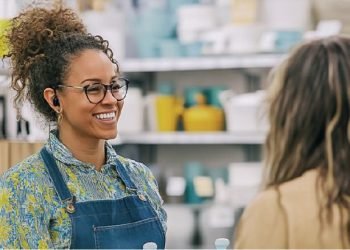 A plataforma de software como serviço da Theatro foi projetada especificamente para trabalhadores do Varejo e oferece diversos aplicativos de colaboração.