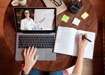 O crescimento da educação EAD e das certificações online trouxe oportunidades e novos desafios, como o uso de biometria para impedir tentativas de fraudes.