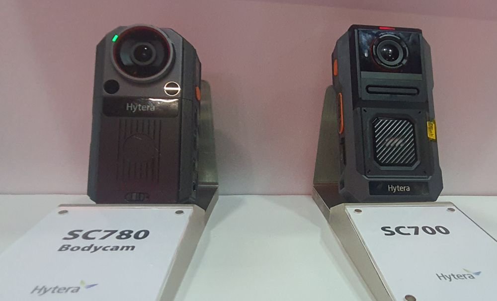 Além da bodycam, a Hytera apresentou soluções como estações rádio base, dispositivos e soluções de Comando e Controle Integrado para Segurança Pública.